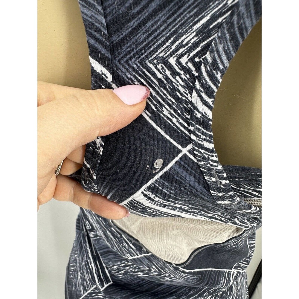 Lululemon Size 6 ? Women Tank Top Athletic Fitness Built In Bra Racerback D11 - Picture 3 of 7
